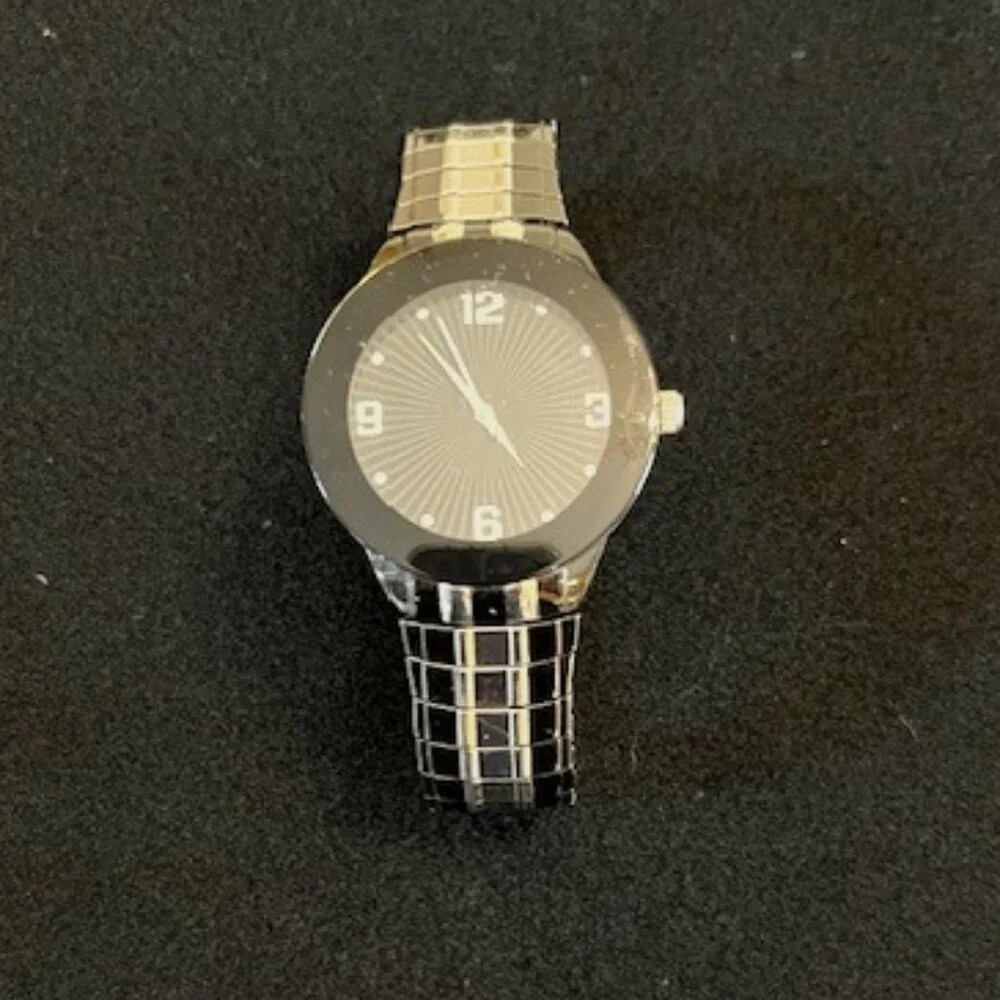 ACCUTIME | Watch Corp Black Dial Stretch Band Sporty-NEW Battery-EUC